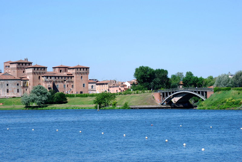 ''Dedicata a chi conosce la Storia.'' - Mantova