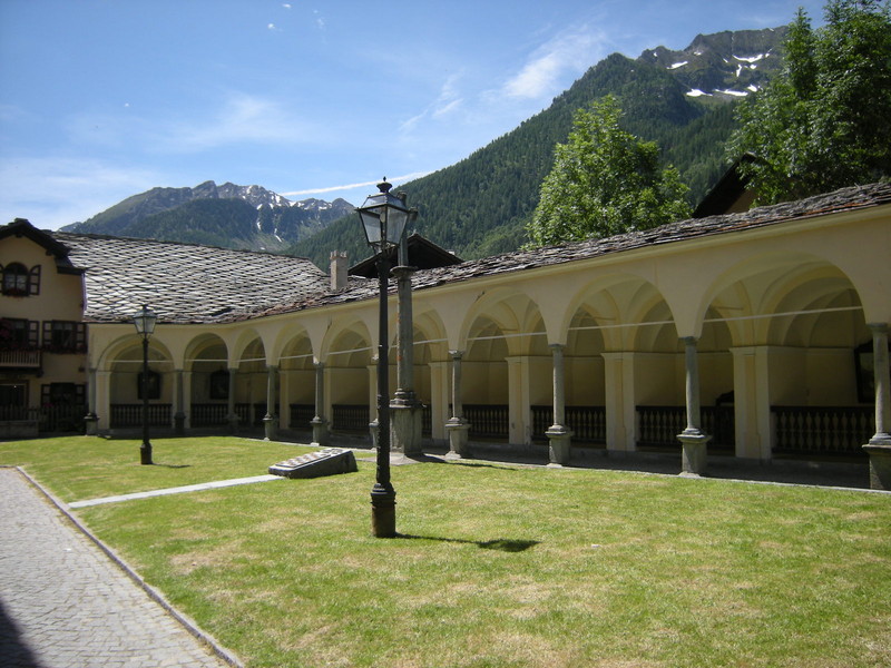 ''Gressoney St.Jean, la piazza della chiesa'' - Gressoney-Saint-Jean