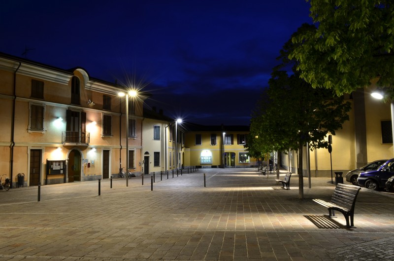 ''piazza matteotti immersa nel blu'' - Burago di Molgora