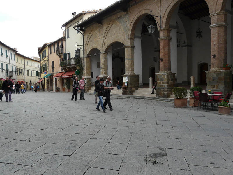 ''Turisti in Piazza'' - Montalcino