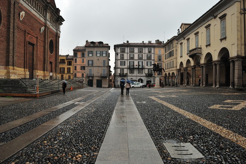 ''Mano agli ombrelli!'' - Pavia