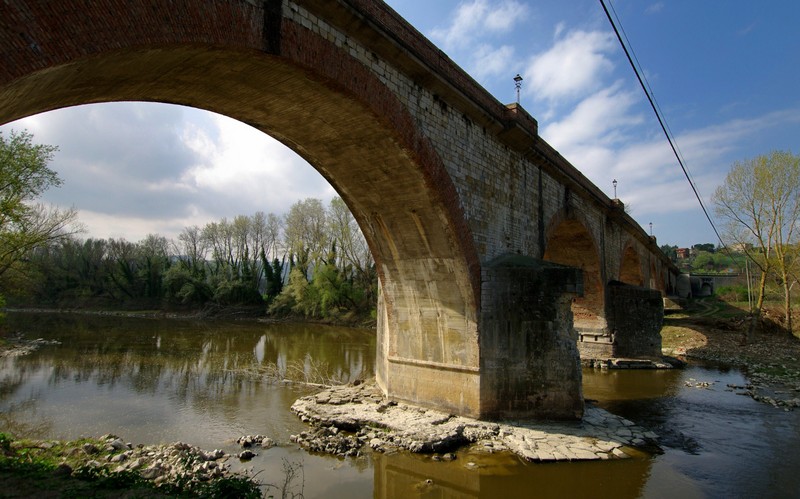 ''Sotto l’arco'' - Todi