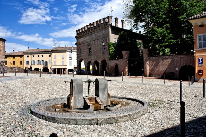 ''Fontanella in p.zza'' - Fontanellato