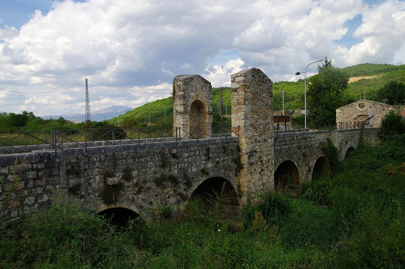 ''Ponte romano ristrutturato ” malissimo “'' - Fagnano Alto