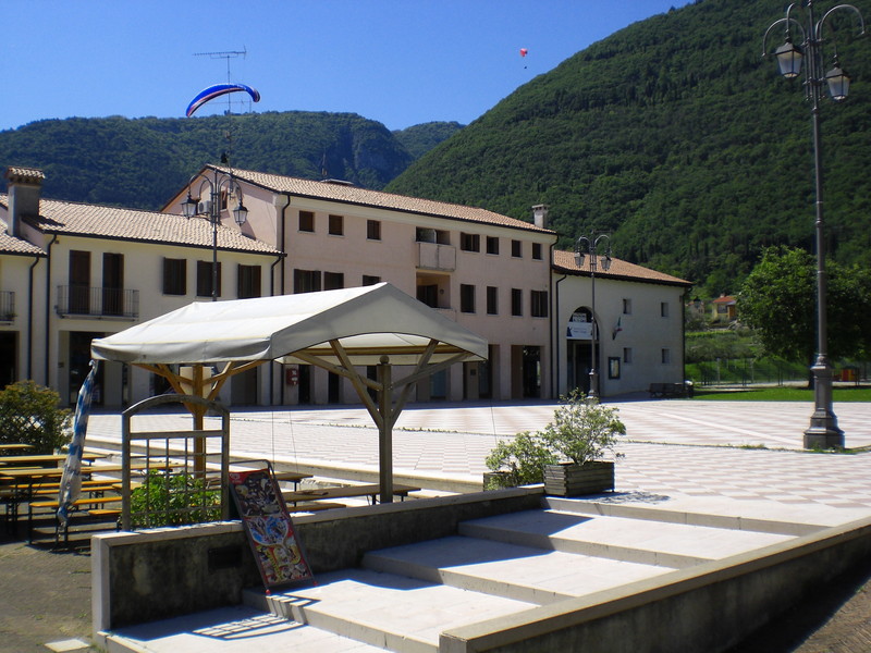 ''Atterraggio sul tetto'' - Borso del Grappa