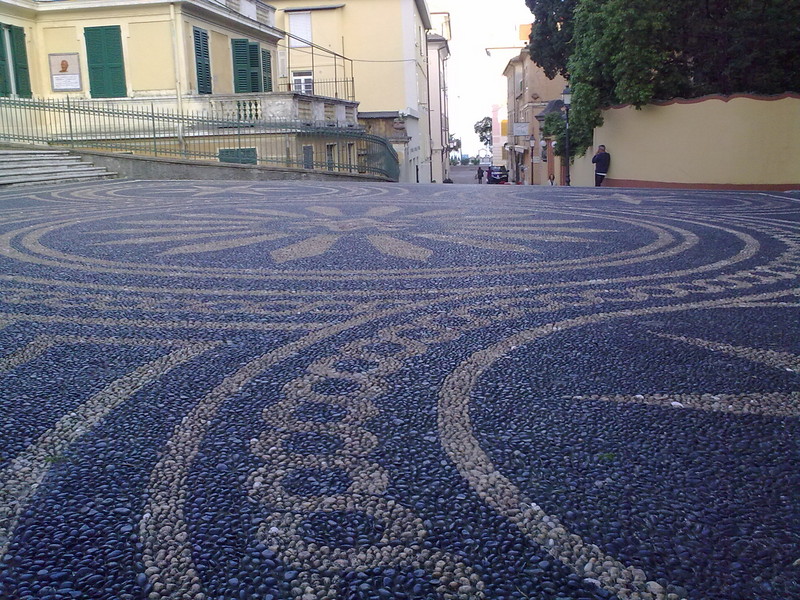 ''piazza di ciotoli'' - Varazze
