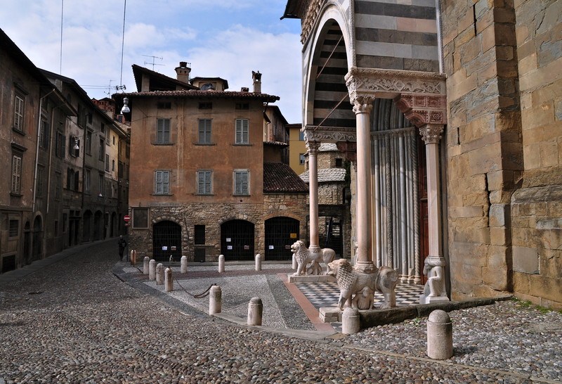 ''La piccola bella piazza'' - Bergamo