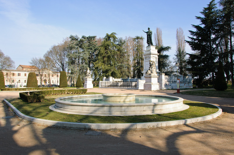 ''La piazza dedicata al cittadino più illustre'' - Mantova