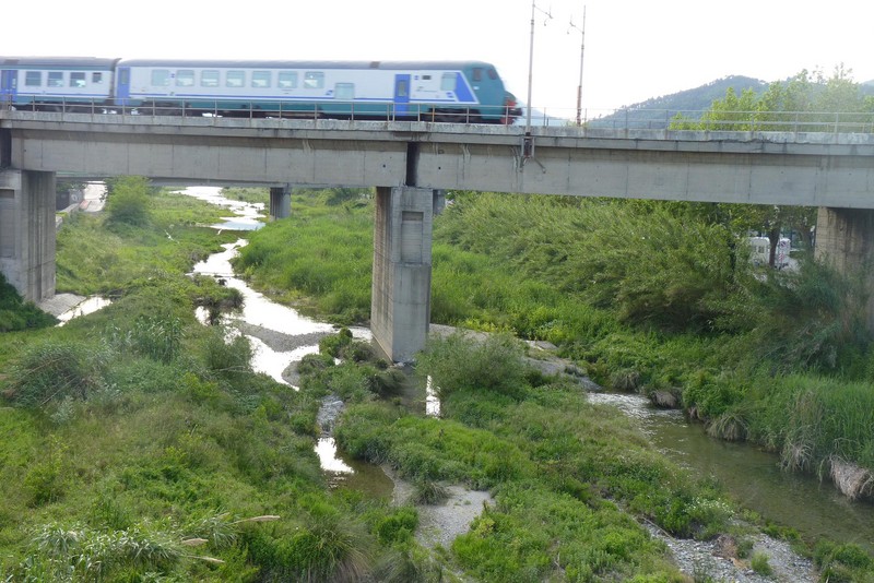 ''ponte con treno'' - Vado Ligure