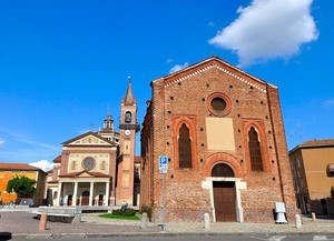 Due chiese in una piazza