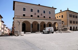 scusi Comune di Chiusi potrebbe spostare il furgoncino?