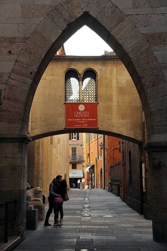 ''Innamorati sotto il ponte'' - Modena
