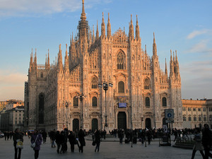 Luci e ombre in piazza Duomo
