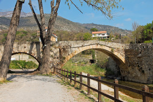 Antico ponte sul torrente Varatella