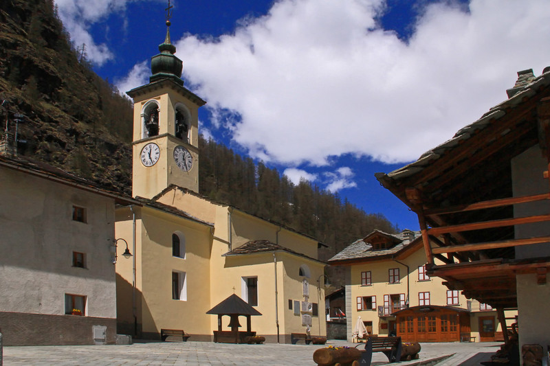 ''Una piazzetta ai piedi del Monte Rosa'' - Gressoney-La-Trinité