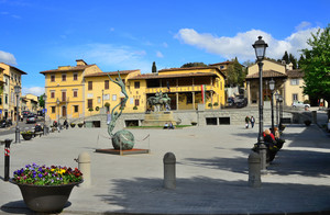 In piazza a far due chiacchiere