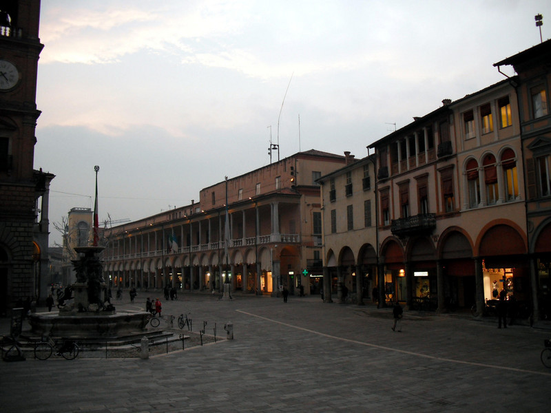 ''A passeggio per la piazza'' - Faenza
