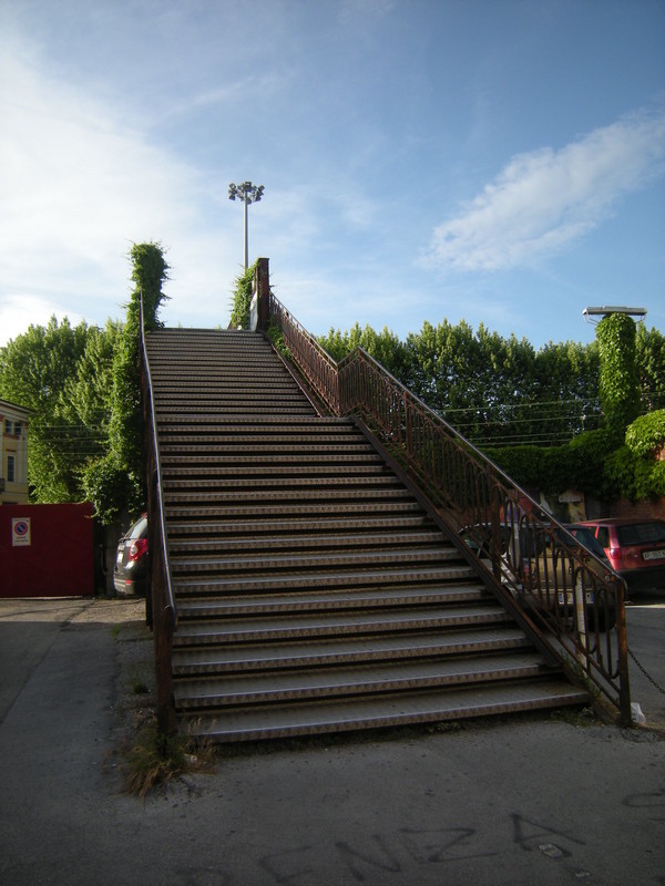''Lucca, passerella pedonale sulla ferrovia'' - Lucca