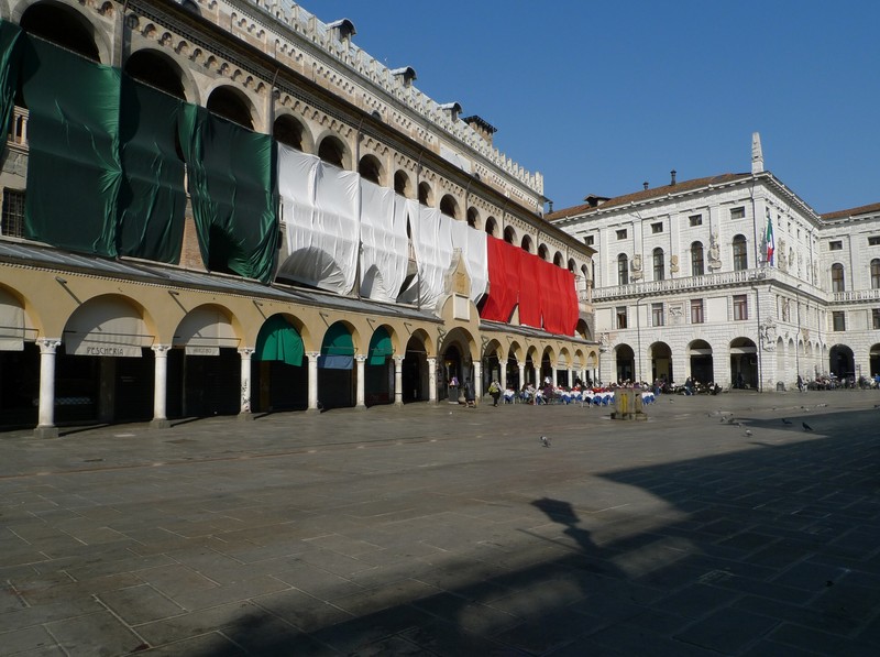 ''Un grande tricolore in Piazza delle Erbe'' - Padova