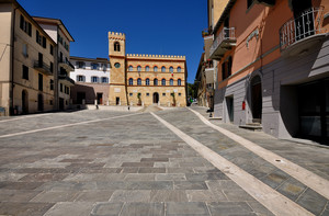 Piazza Pian di Carpine al sole