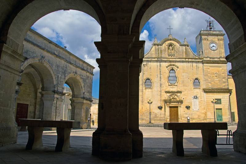 ''Piazza San Giorgio dai portici'' - Melpignano