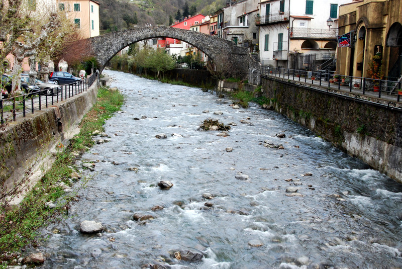 ''attraversando il torrente'' - Varese Ligure