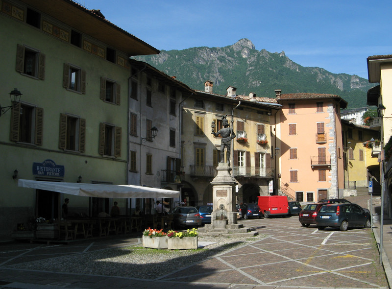 ''Piazza Zignoni'' - San Giovanni Bianco