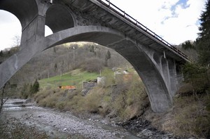 Ponte sul torrente Dezzo