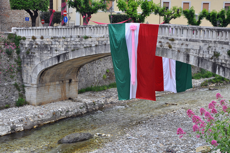 ''Addobbi per Giro d’Italia.'' - Seravezza