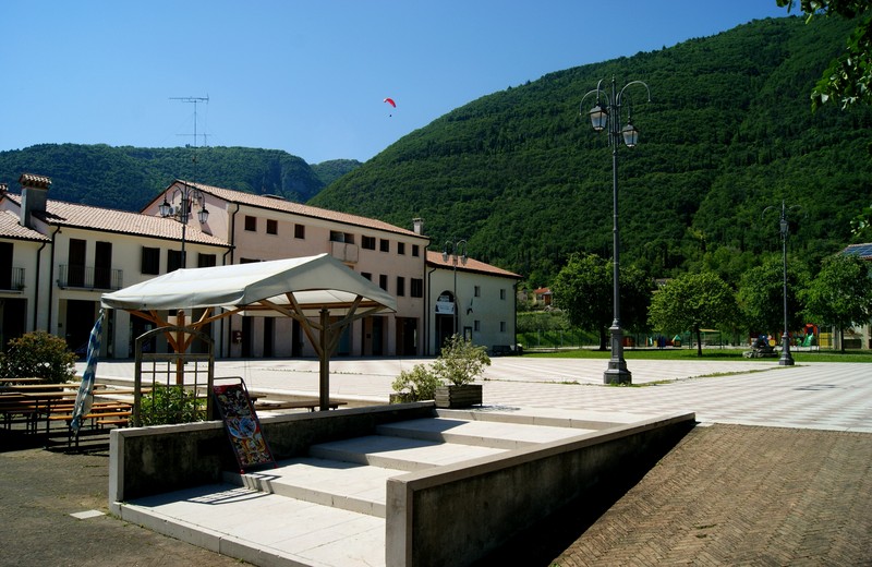 ''Hang gliding red'' - Borso del Grappa