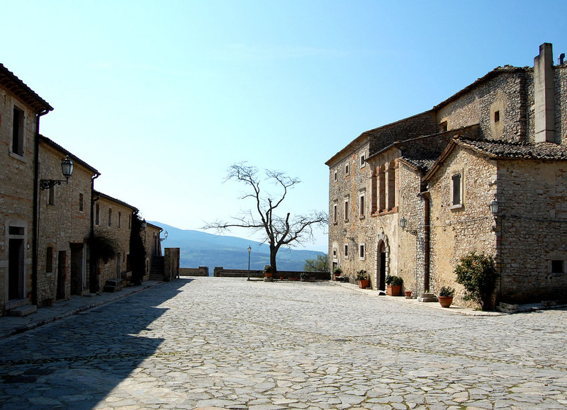 ''La piazza del piccolo borgo'' - Orvieto