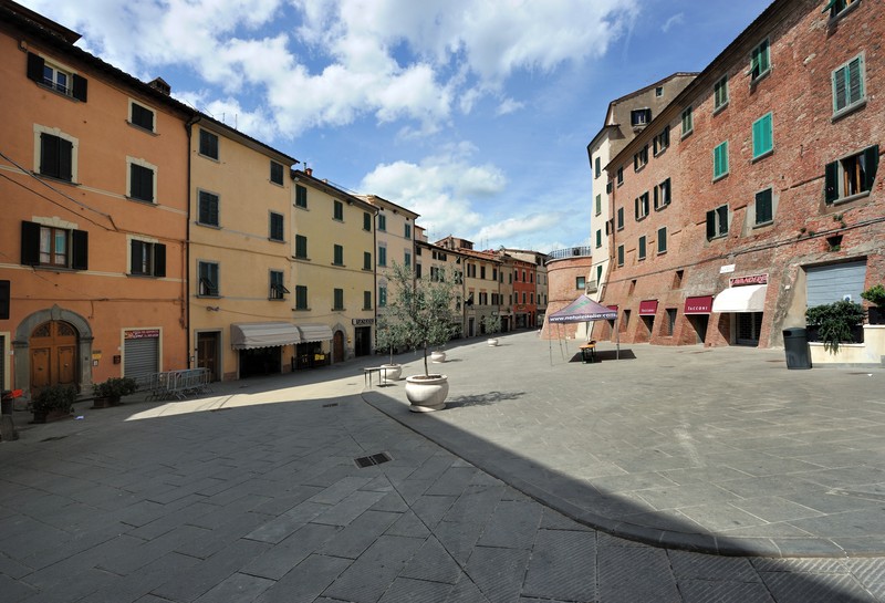 ''contemplando in Piazza Matteotti'' - Foiano della Chiana