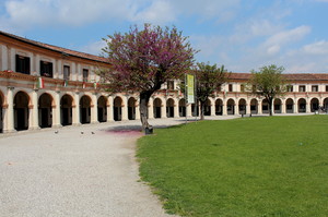 I continue to turn in a roundabout.