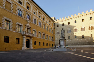 Siena – Piazza Salimbeni