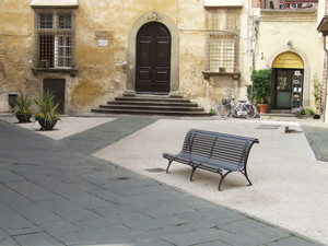 Piazza del palazzo dipinto-Lucca