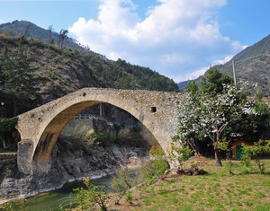 Ponte romanico sul torrente Argentina