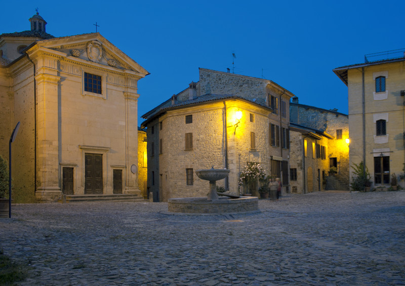 ''Notturno in p.zza'' - Vernasca