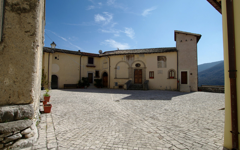 ''Entrando in piazza'' - Licenza