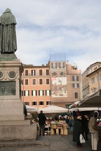 Pza Campo dei Fiori – Giordano Bruno controlla il mercato