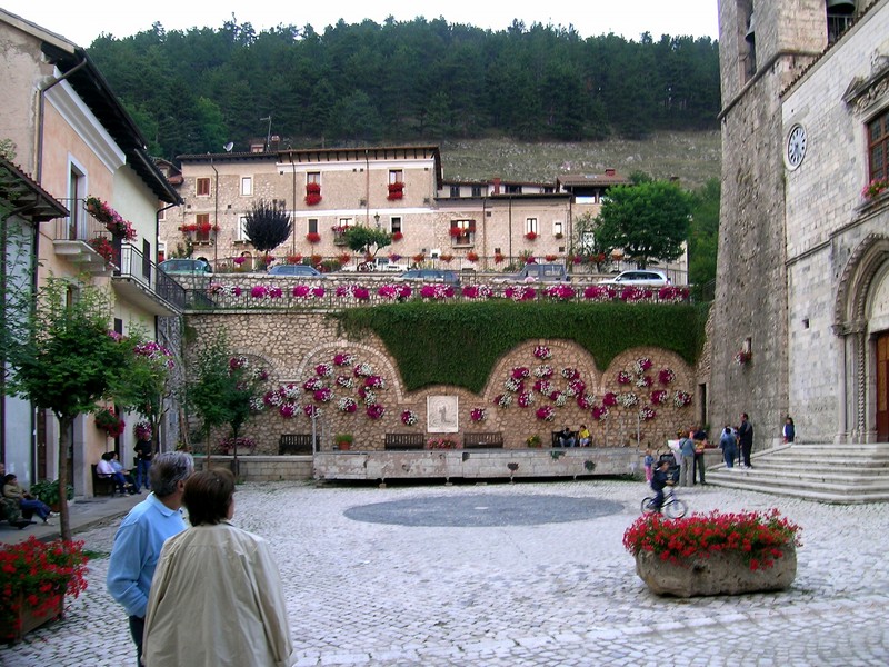 ''Pescasseroli – Piazza dei Santi Apostoli Pietro e Paolo'' - Pescasseroli
