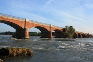 Lungo ponte, piccolo paese