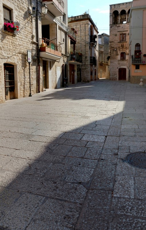 ''Nella piazza una “Casa-Torre”.'' - Bitritto