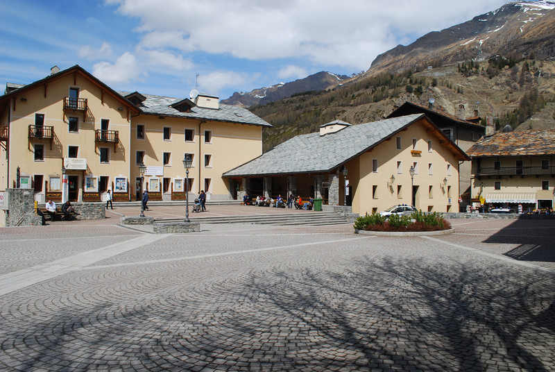 ''La piazza del paese'' - Cogne