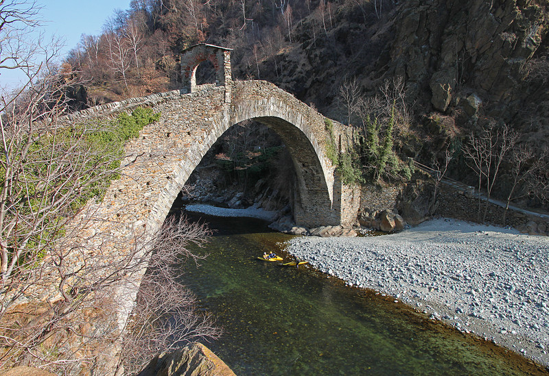 ''Canoe sotto il ponte del diavolo'' - Lanzo Torinese