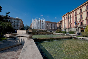 La piazza dai colori pastello