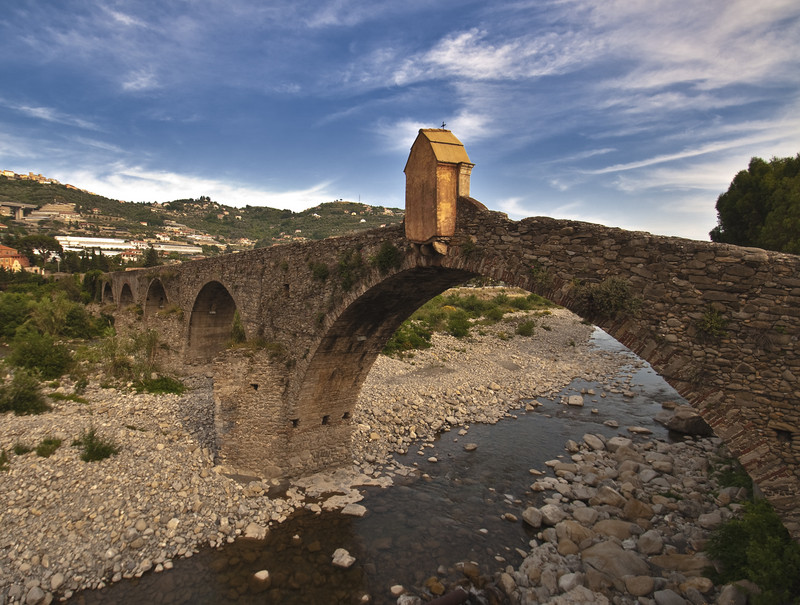 ''Il ponte dalle sedici arcate'' - Taggia