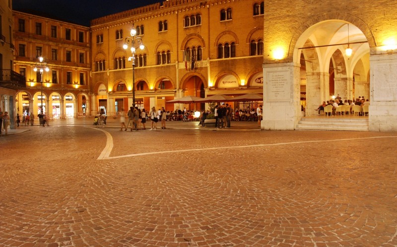 ''di sera in piazza dei signori'' - Treviso