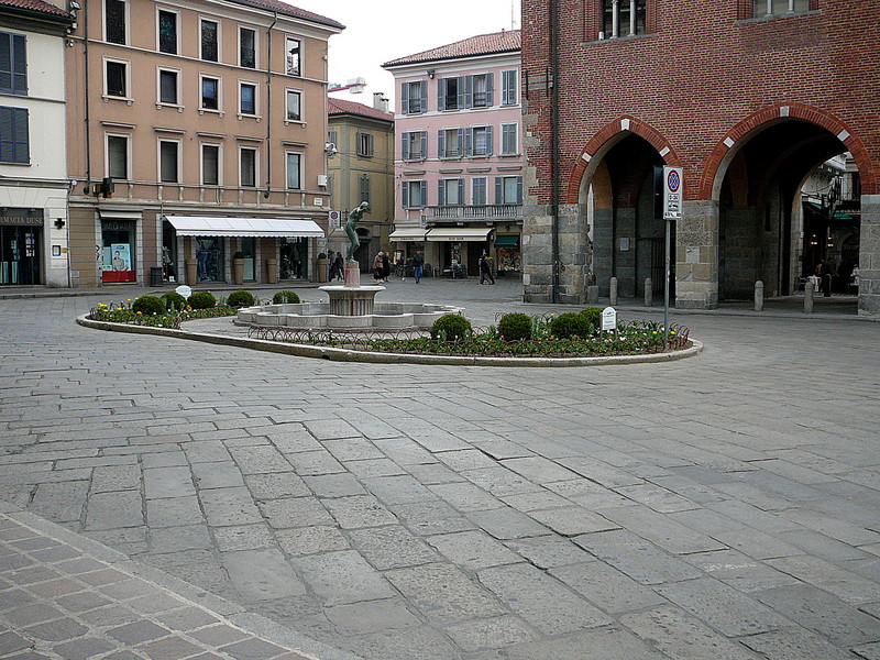 ''La fontana di Piazza Roma'' - Monza
