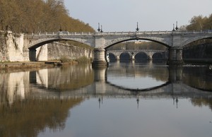 A specchio nel Tevere
