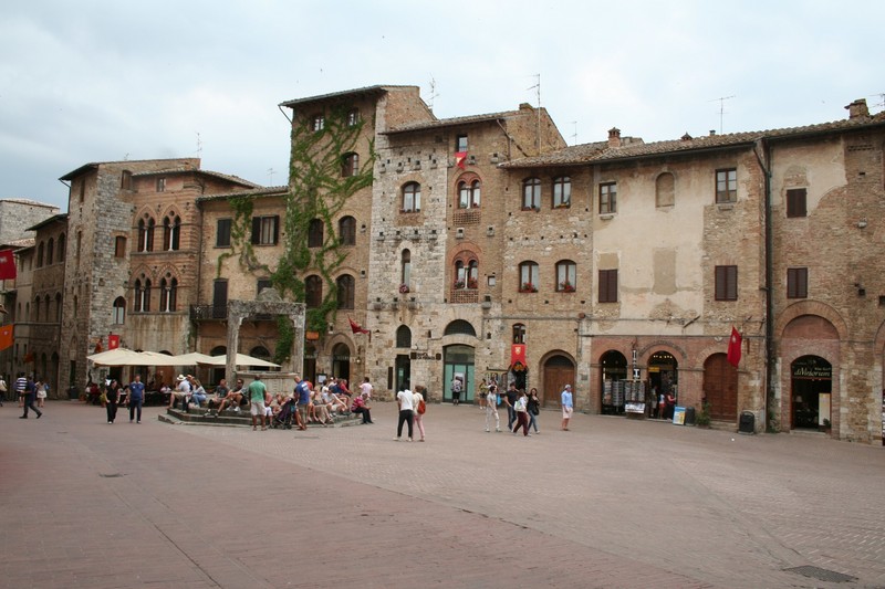 ''Piazza della Cisterna'' - San Gimignano